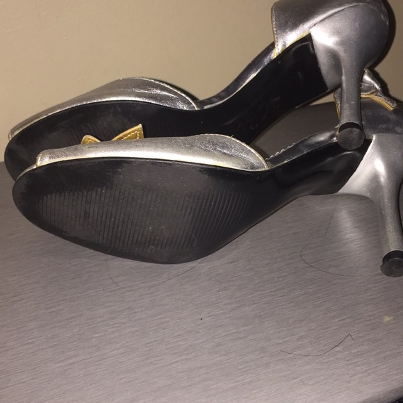 BCBG Paris Silver Leather Pumps - Picture 4 of 5